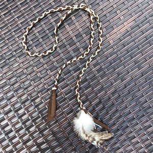 Suede cord with silk cord and plumes feathers